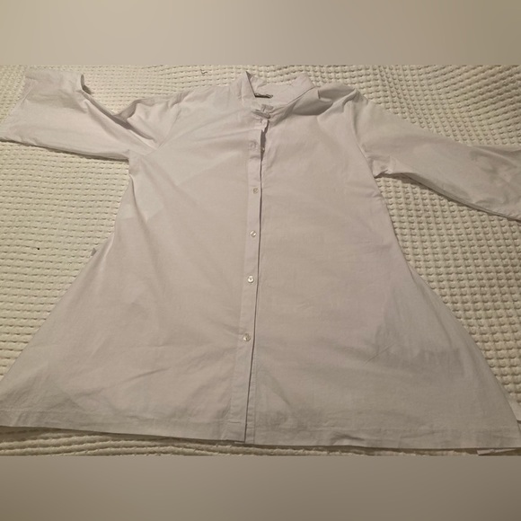 B&K Moda.  White Button Up Tunic Style Blouse. Size 4 - Picture 4 of 13